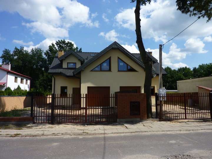Dom w zabudowie bliźniaczej ul. Kujawska, Legionowo